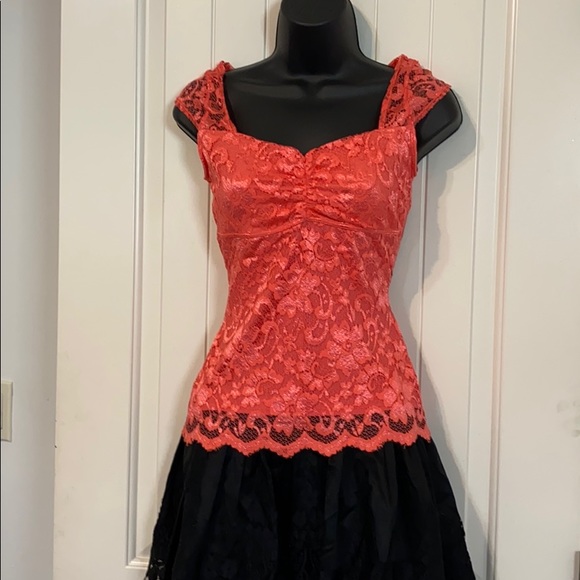 Boutique coral lace top - Picture 1 of 4